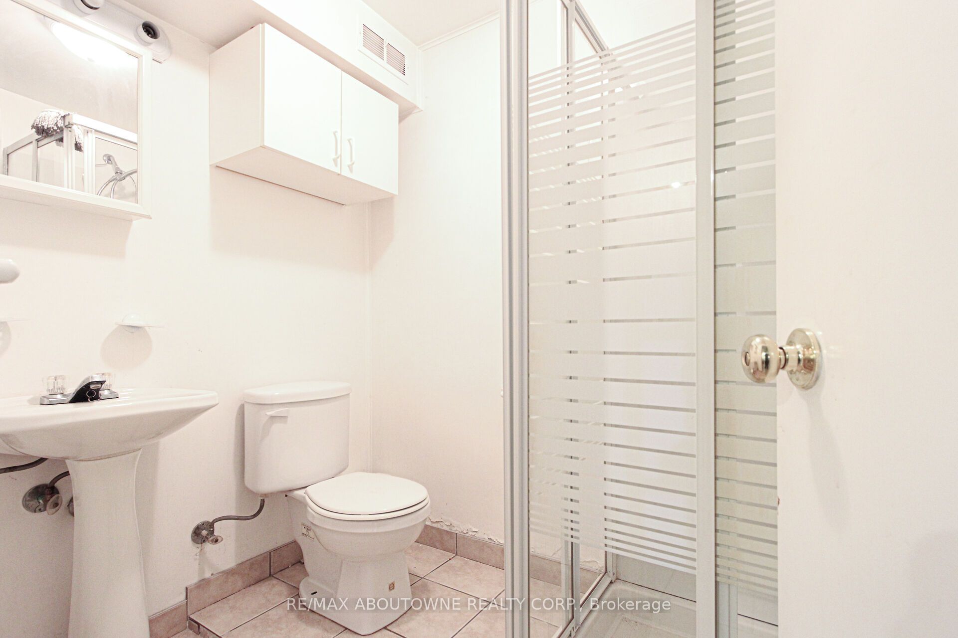 34 Glenmanor Drive, Oakville ‣ W12509616 34 Glenmanor Drive, Oakville ‣ W12509616