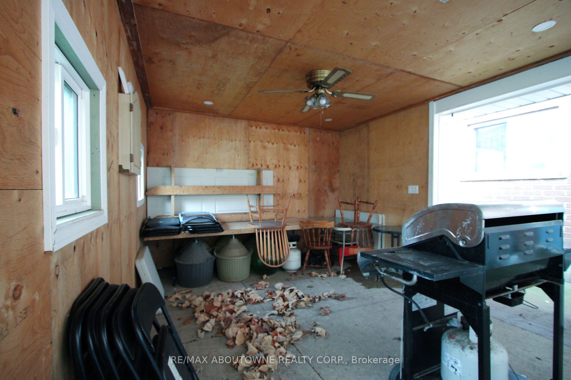 34 Glenmanor Drive, Oakville ‣ W12509616 34 Glenmanor Drive, Oakville ‣ W12509616