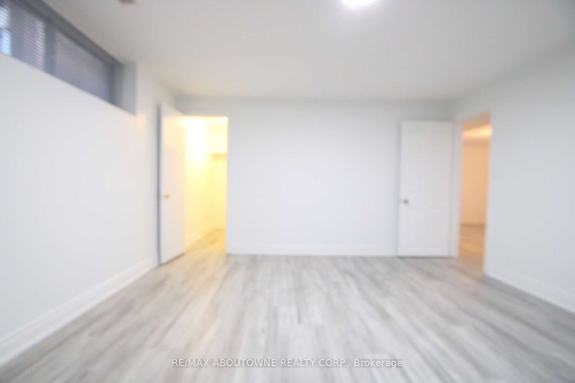 34 Glenmanor Drive, Oakville ‣ W12509616 34 Glenmanor Drive, Oakville ‣ W12509616