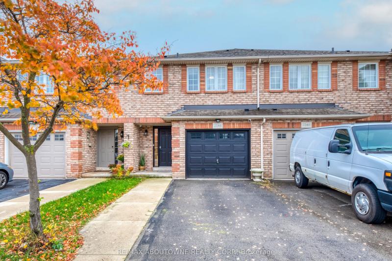 2246 Fairbairn Court, Oakville