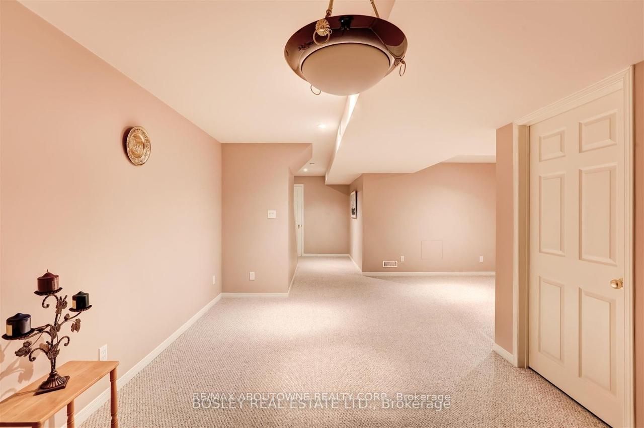 1176 Treetop Terrace, Oakville ‣ W12516664 1176 Treetop Terrace, Oakville ‣ W12516664