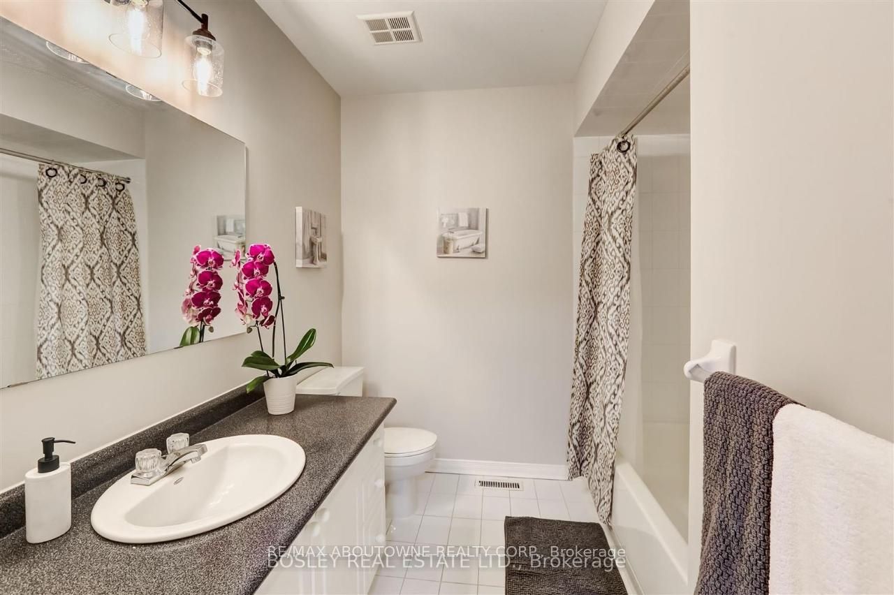 1176 Treetop Terrace, Oakville ‣ W12516664 1176 Treetop Terrace, Oakville ‣ W12516664