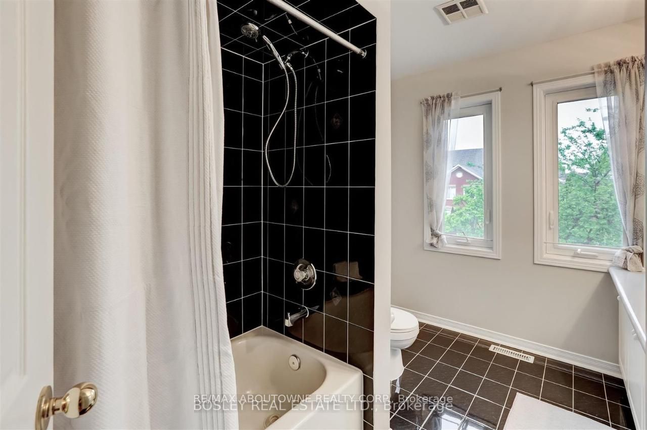 1176 Treetop Terrace, Oakville ‣ W12516664 1176 Treetop Terrace, Oakville ‣ W12516664