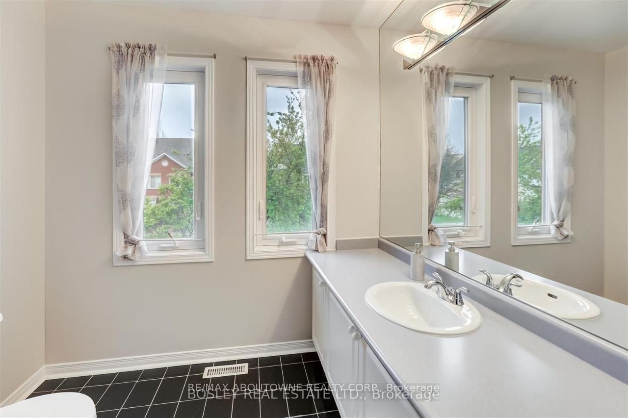 1176 Treetop Terrace, Oakville ‣ W12516664 1176 Treetop Terrace, Oakville ‣ W12516664