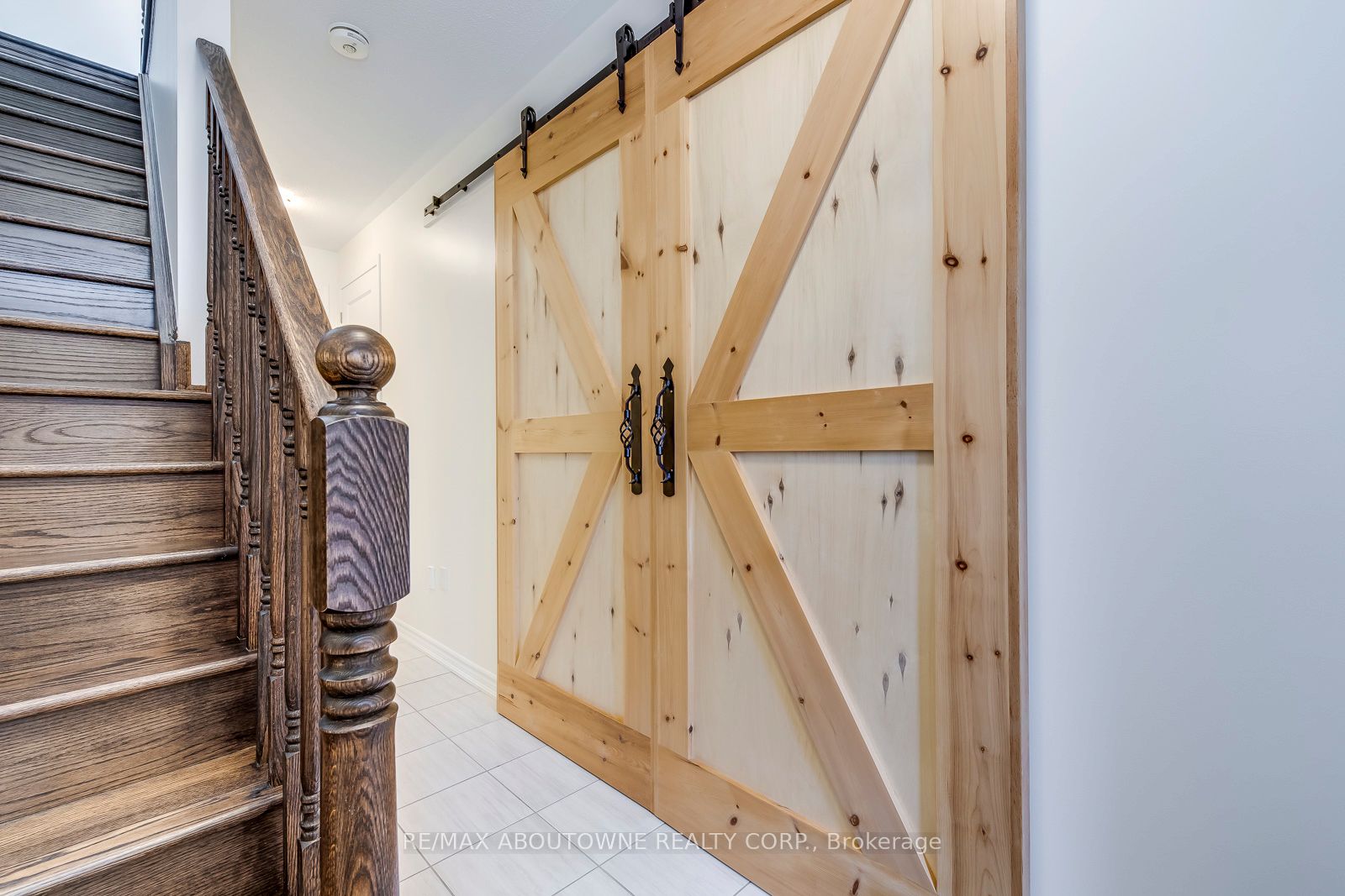 3338 Erasmum Street, Oakville ‣ W12520330 3338 Erasmum Street, Oakville ‣ W12520330