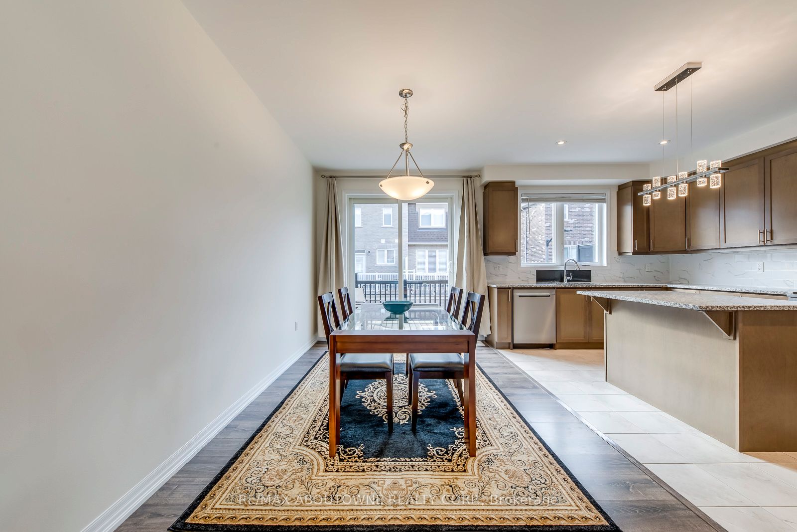 3338 Erasmum Street, Oakville ‣ W12520330 3338 Erasmum Street, Oakville ‣ W12520330