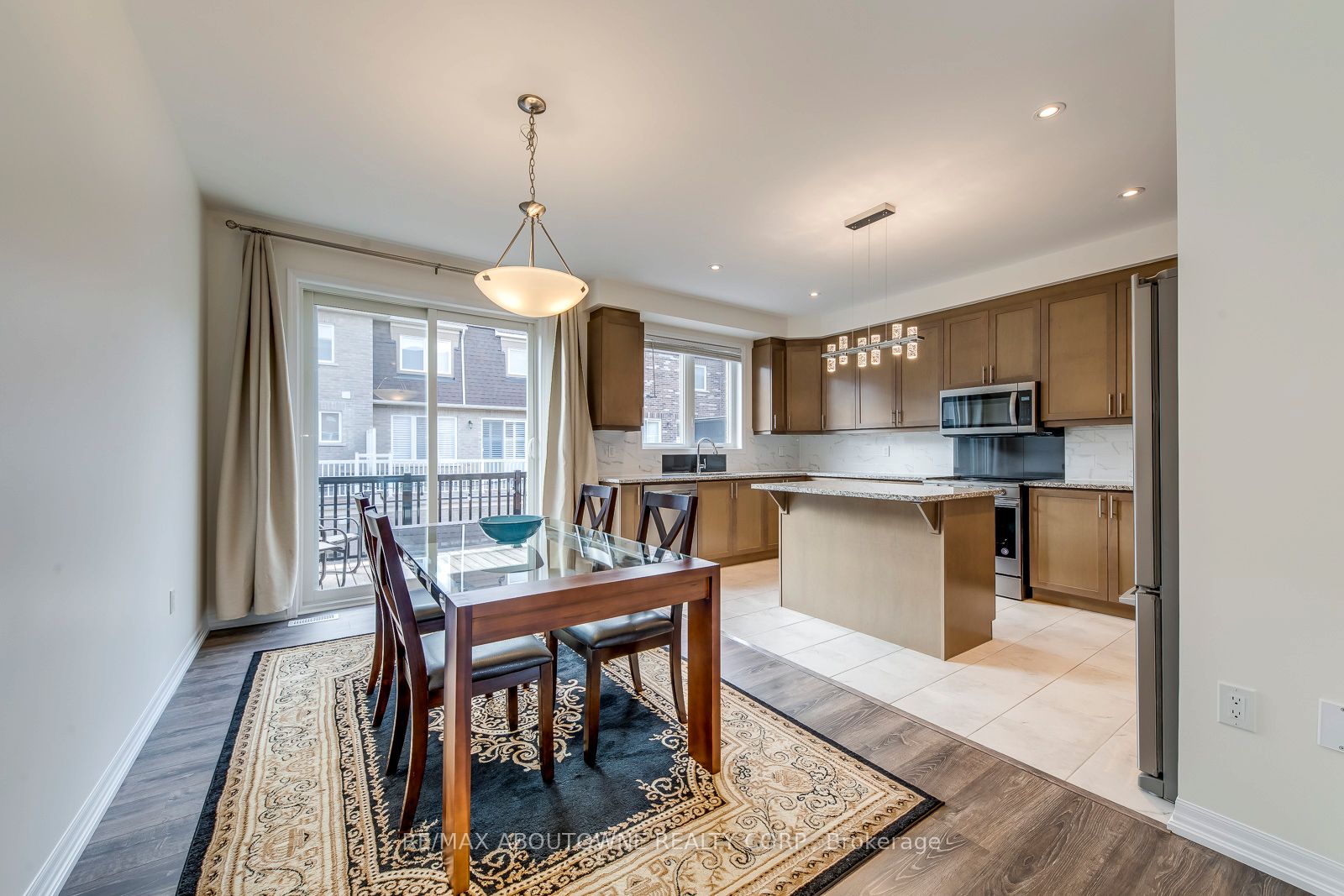 3338 Erasmum Street, Oakville ‣ W12520330 3338 Erasmum Street, Oakville ‣ W12520330