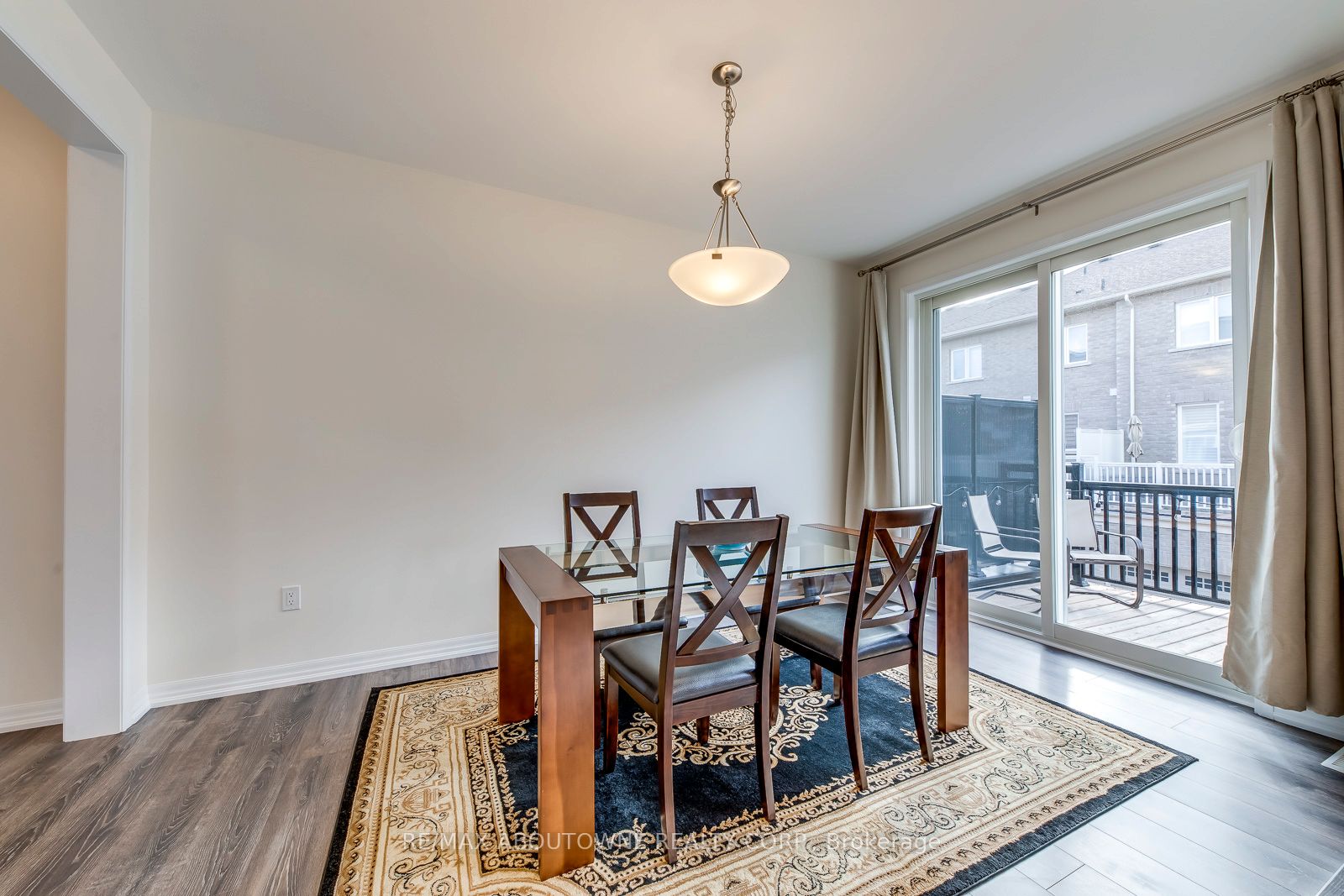 3338 Erasmum Street, Oakville ‣ W12520330 3338 Erasmum Street, Oakville ‣ W12520330