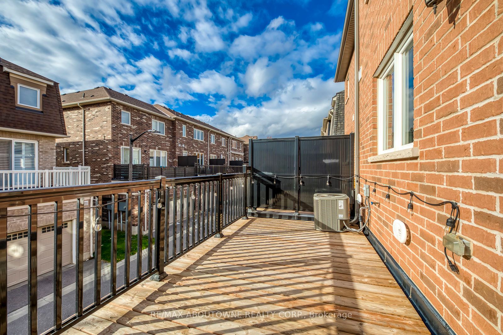 3338 Erasmum Street, Oakville ‣ W12520330 3338 Erasmum Street, Oakville ‣ W12520330