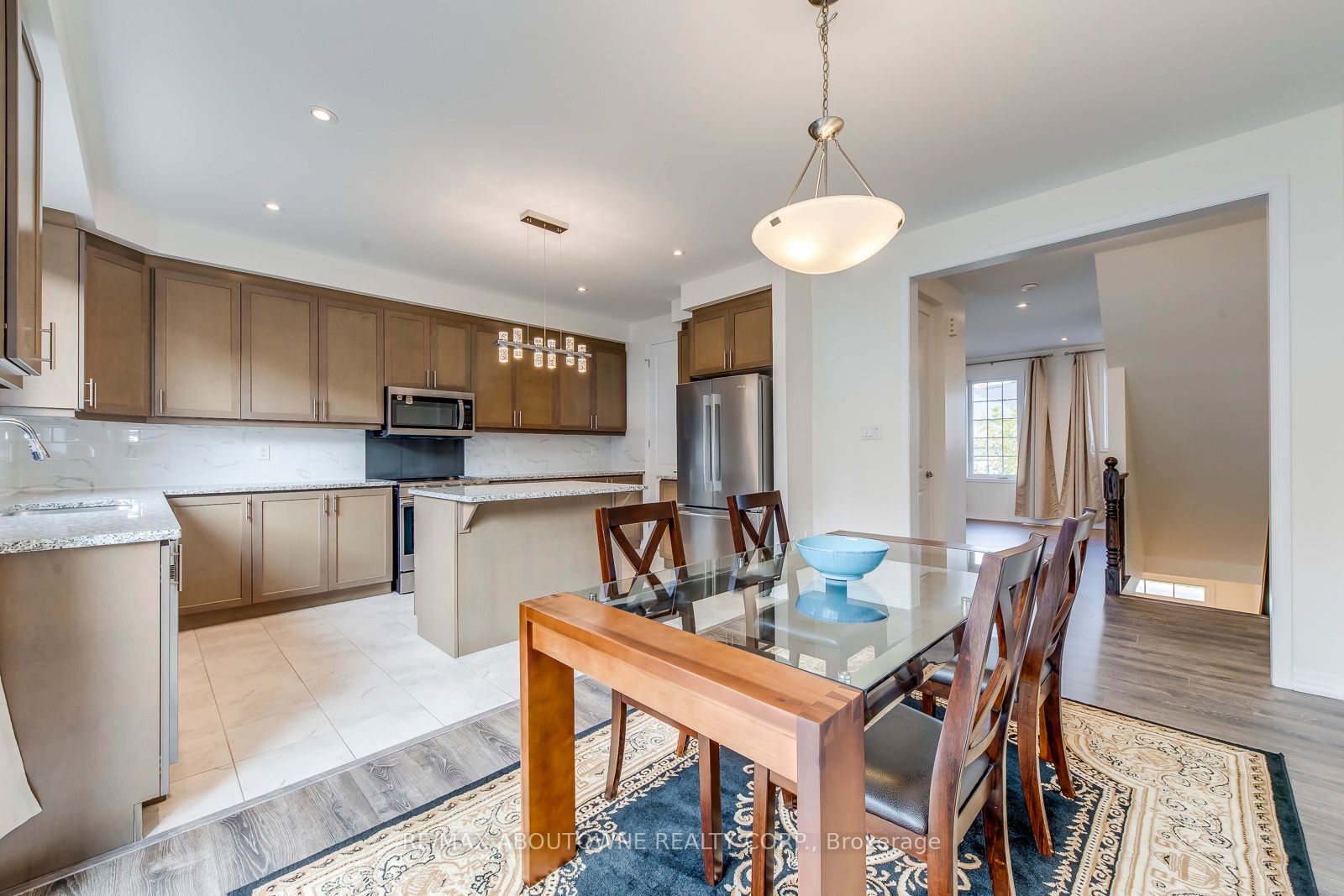 3338 Erasmum Street, Oakville ‣ W12520330 3338 Erasmum Street, Oakville ‣ W12520330