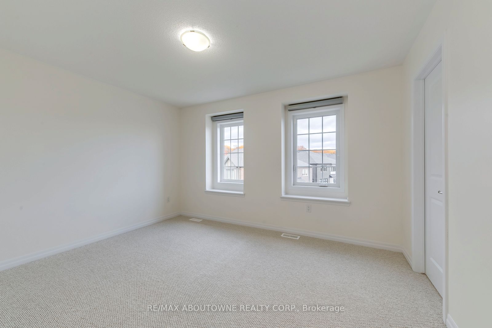 3338 Erasmum Street, Oakville ‣ W12520330 3338 Erasmum Street, Oakville ‣ W12520330