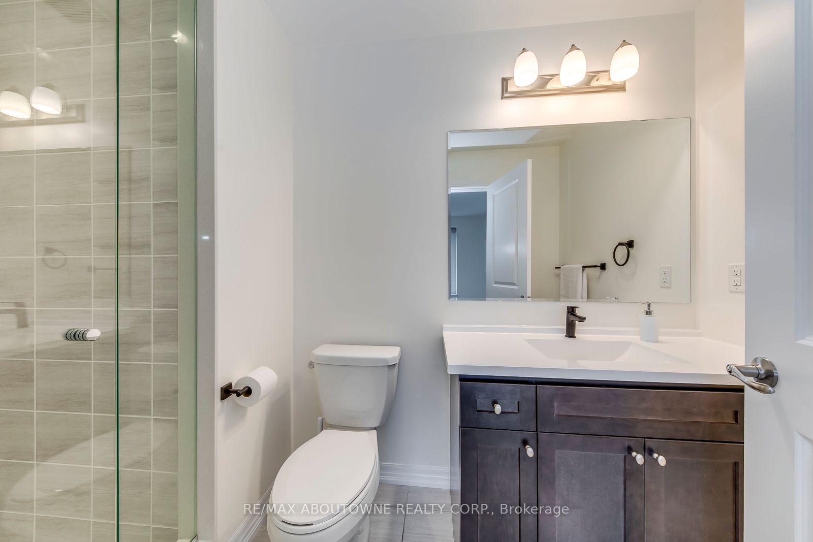 3338 Erasmum Street, Oakville ‣ W12520330 3338 Erasmum Street, Oakville ‣ W12520330