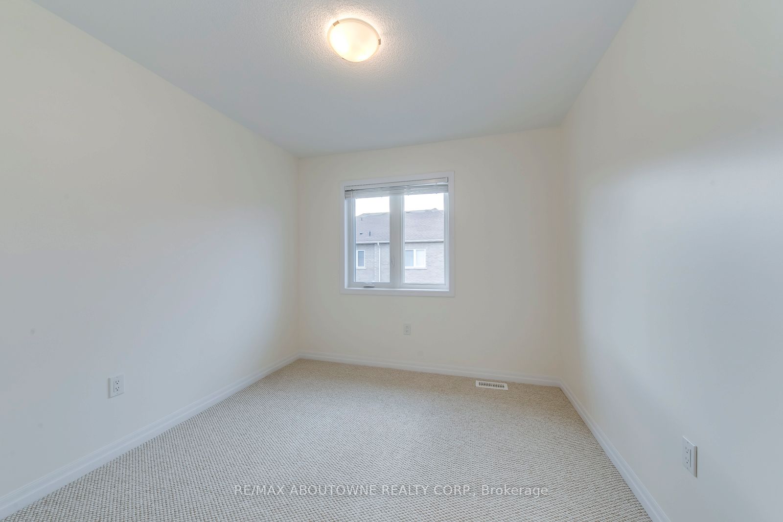 3338 Erasmum Street, Oakville ‣ W12520330 3338 Erasmum Street, Oakville ‣ W12520330