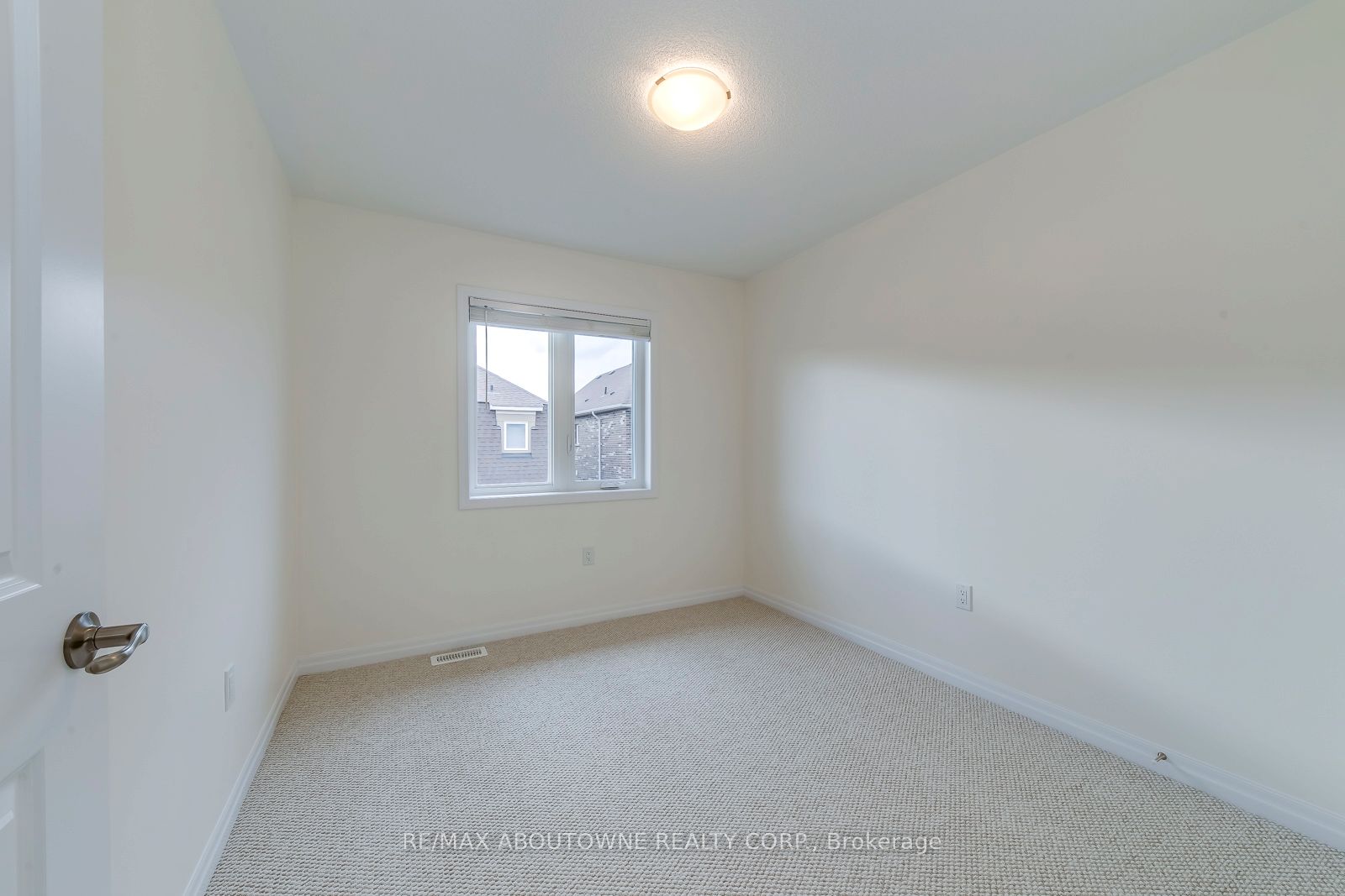 3338 Erasmum Street, Oakville ‣ W12520330 3338 Erasmum Street, Oakville ‣ W12520330