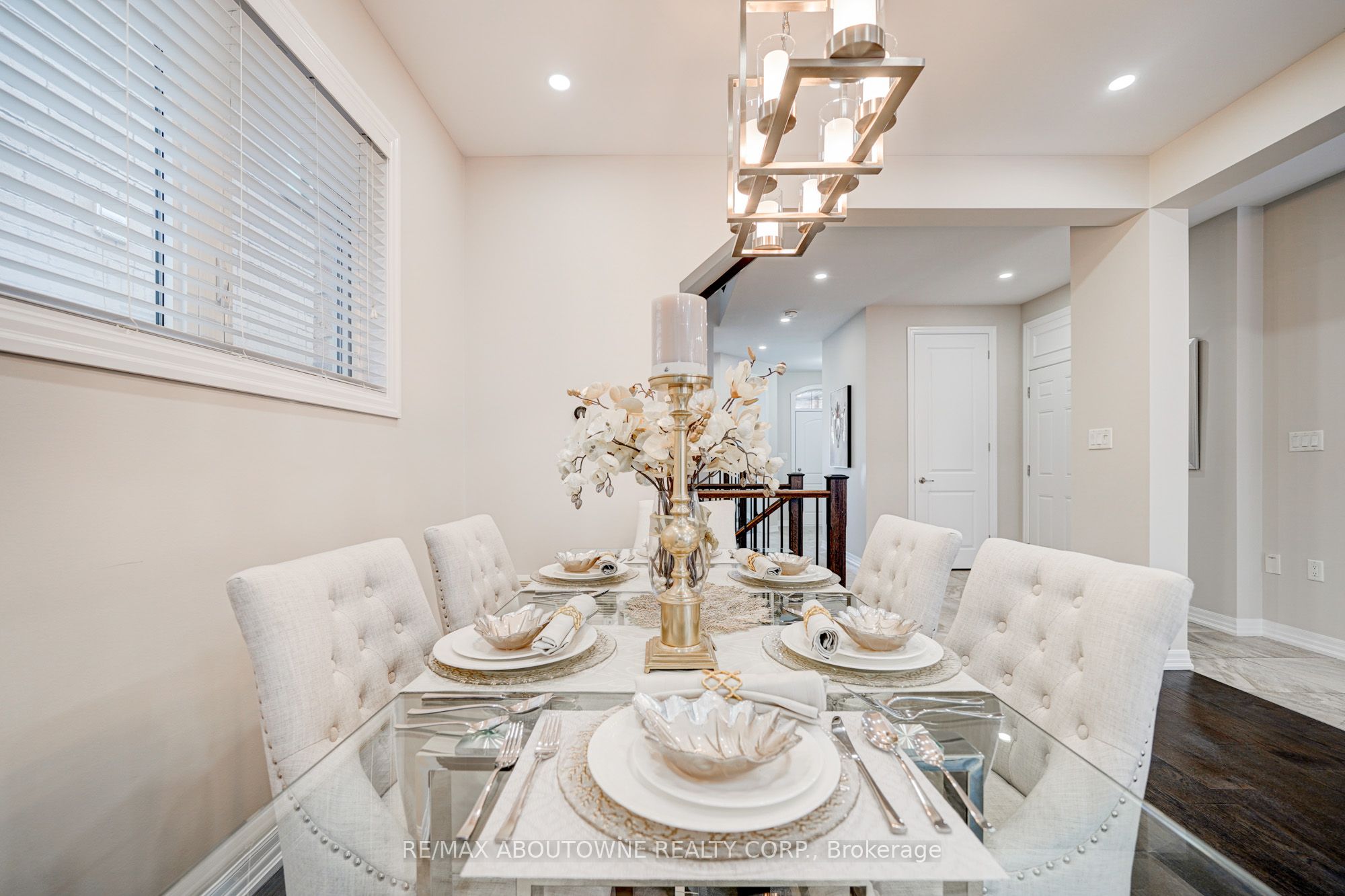 385 Dahlia Trail, Oakville ‣ W12521572 385 Dahlia Trail, Oakville ‣ W12521572