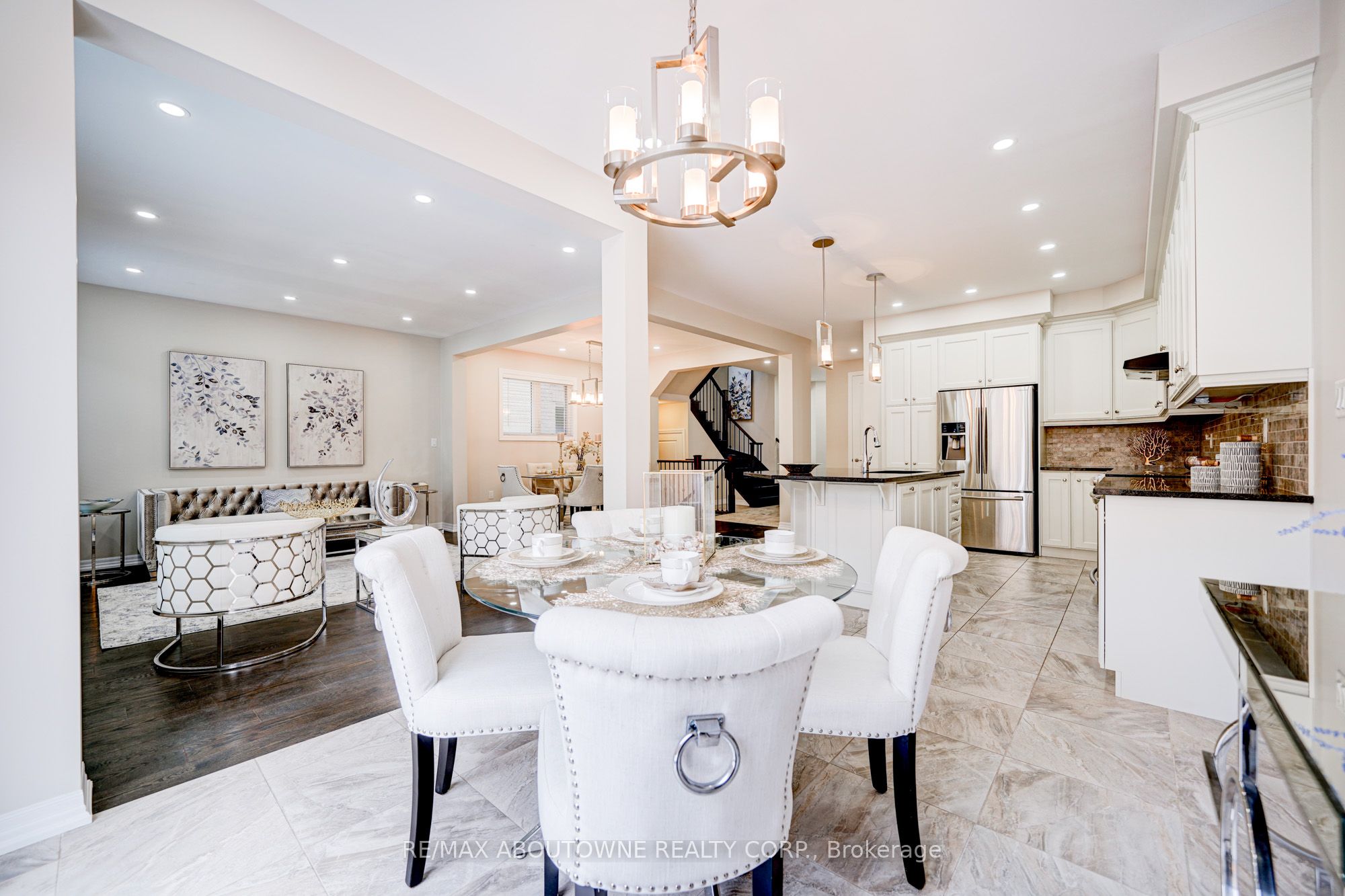 385 Dahlia Trail, Oakville ‣ W12521572 385 Dahlia Trail, Oakville ‣ W12521572