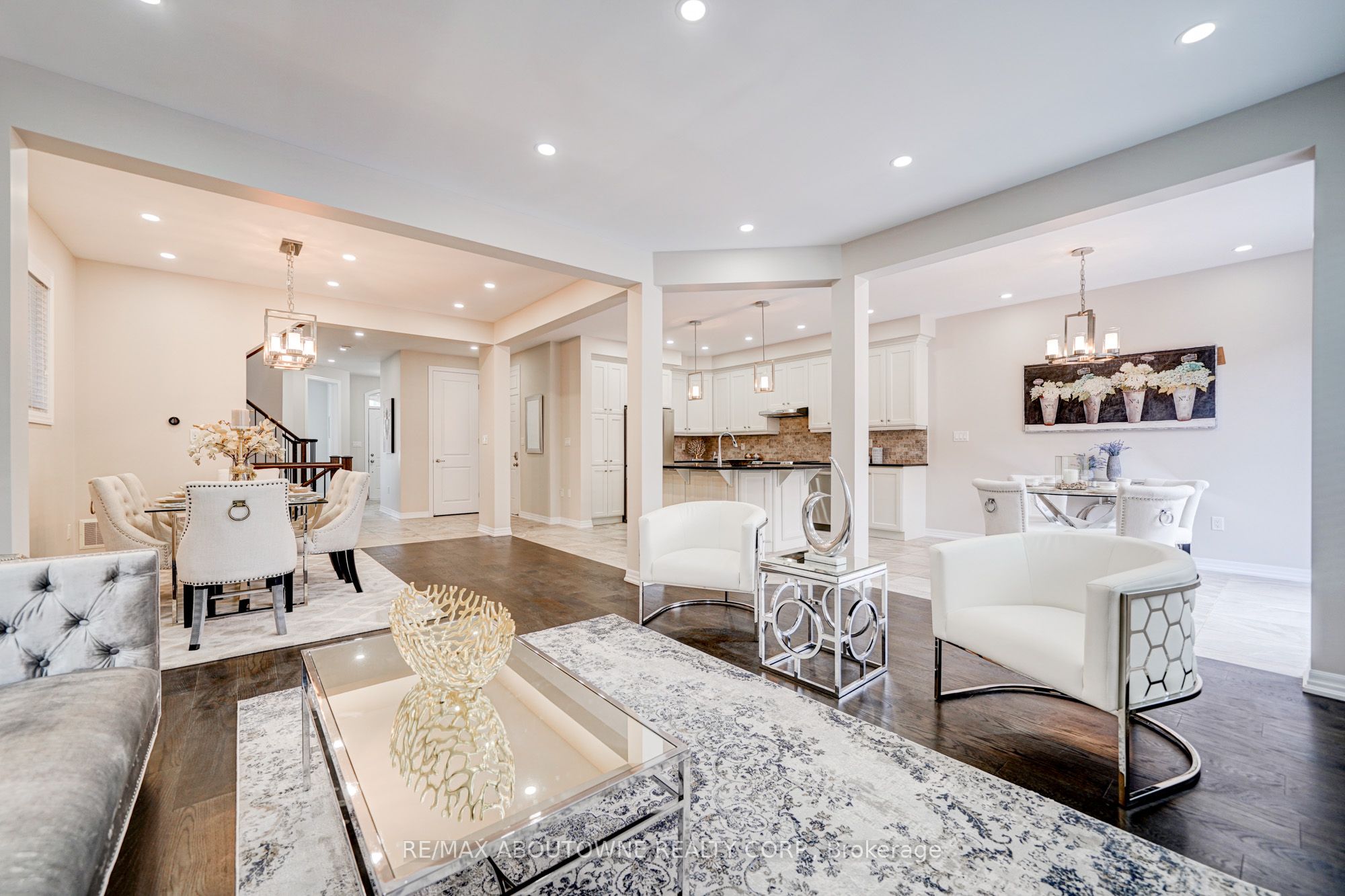 385 Dahlia Trail, Oakville ‣ W12521572 385 Dahlia Trail, Oakville ‣ W12521572