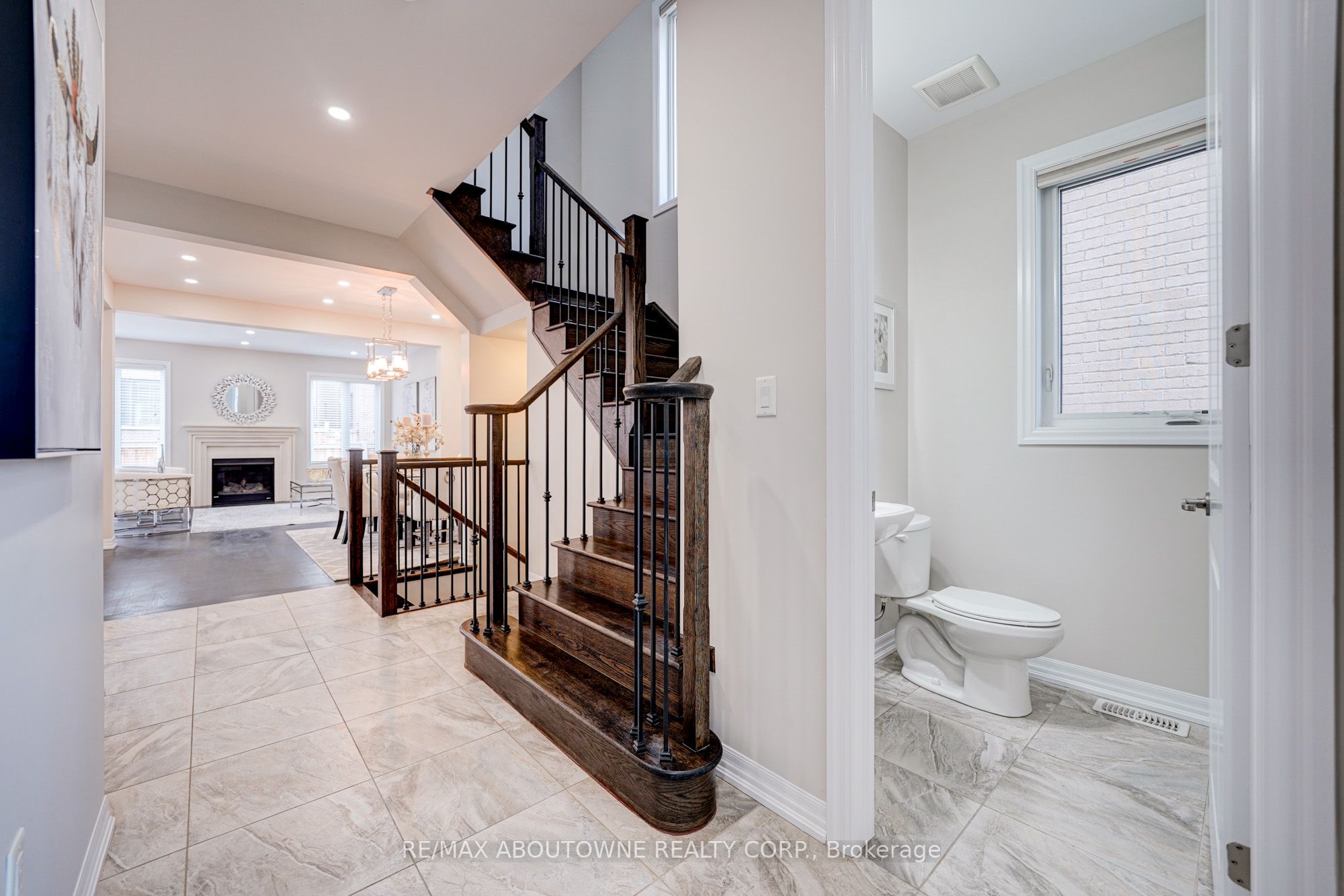 385 Dahlia Trail, Oakville ‣ W12521572 385 Dahlia Trail, Oakville ‣ W12521572