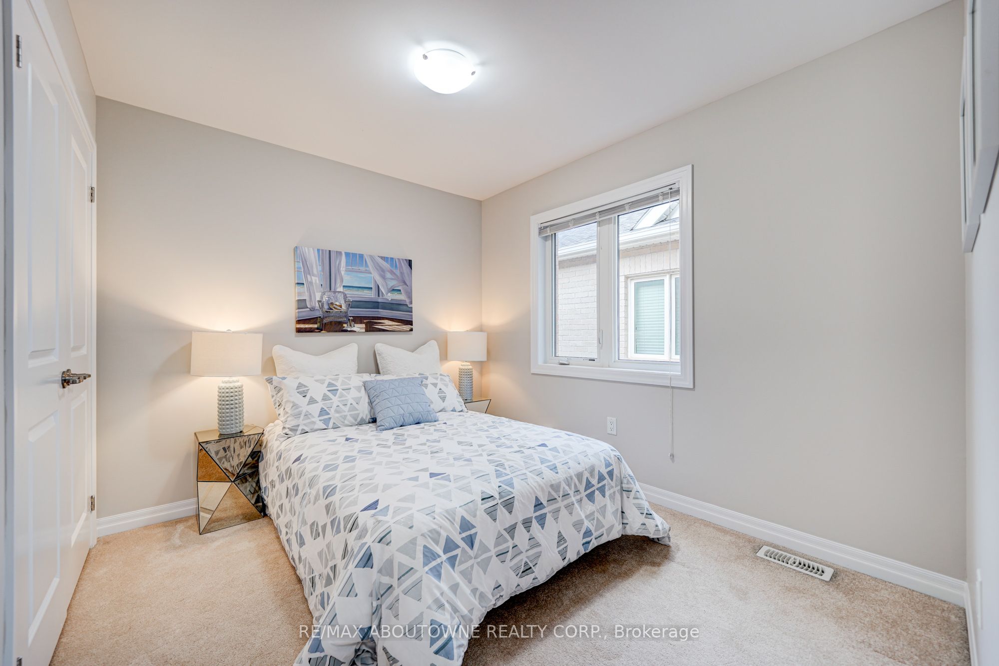 385 Dahlia Trail, Oakville ‣ W12521572 385 Dahlia Trail, Oakville ‣ W12521572