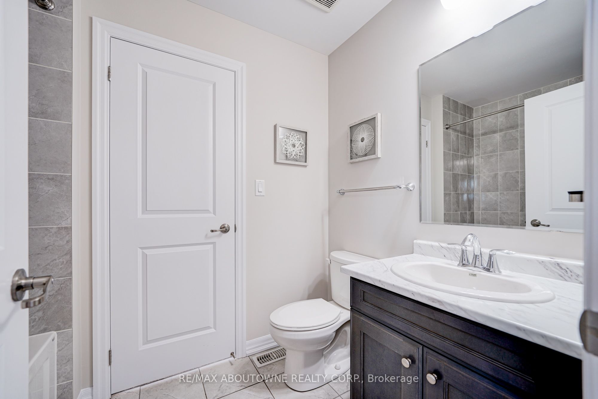 385 Dahlia Trail, Oakville ‣ W12521572 385 Dahlia Trail, Oakville ‣ W12521572