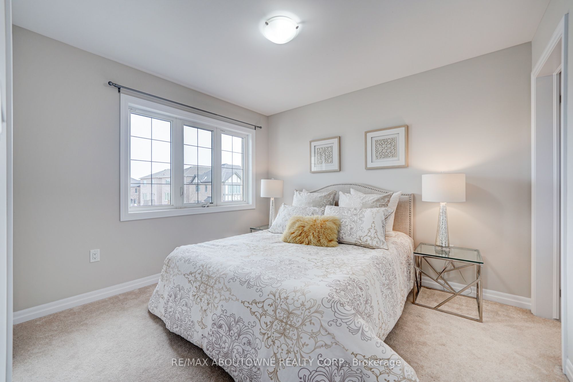 385 Dahlia Trail, Oakville ‣ W12521572 385 Dahlia Trail, Oakville ‣ W12521572