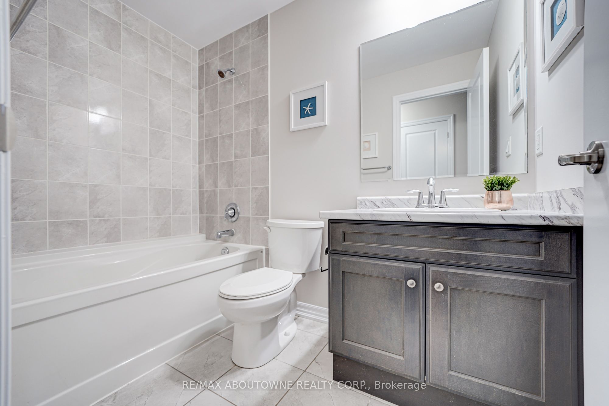 385 Dahlia Trail, Oakville ‣ W12521572 385 Dahlia Trail, Oakville ‣ W12521572