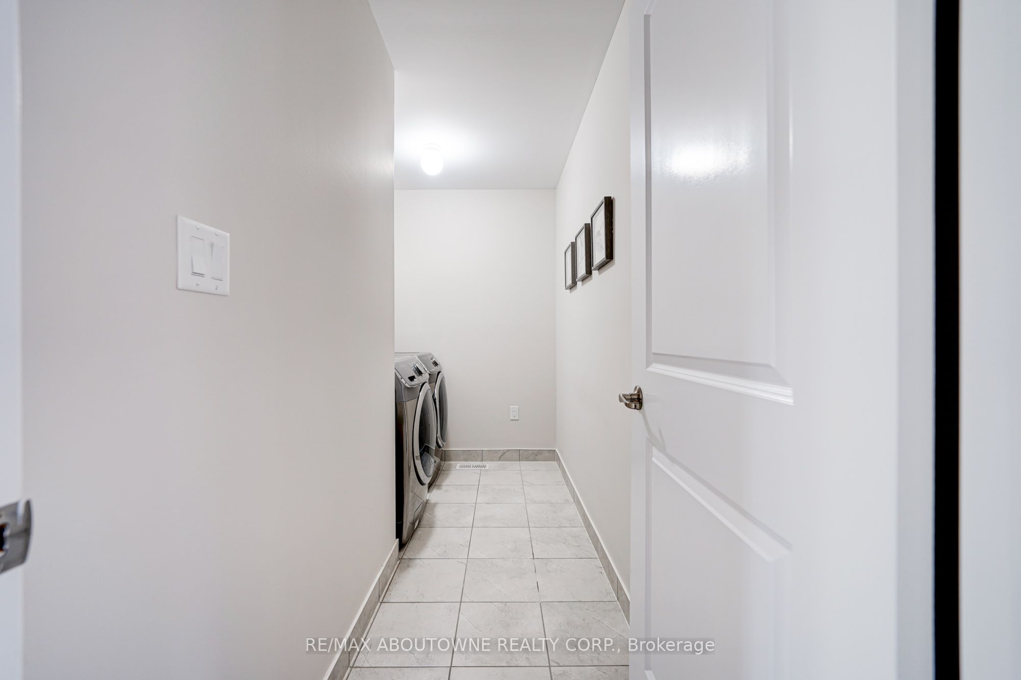 385 Dahlia Trail, Oakville ‣ W12521572 385 Dahlia Trail, Oakville ‣ W12521572