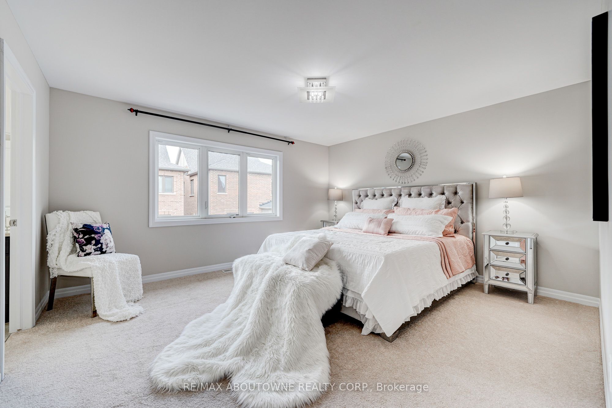 385 Dahlia Trail, Oakville ‣ W12521572 385 Dahlia Trail, Oakville ‣ W12521572