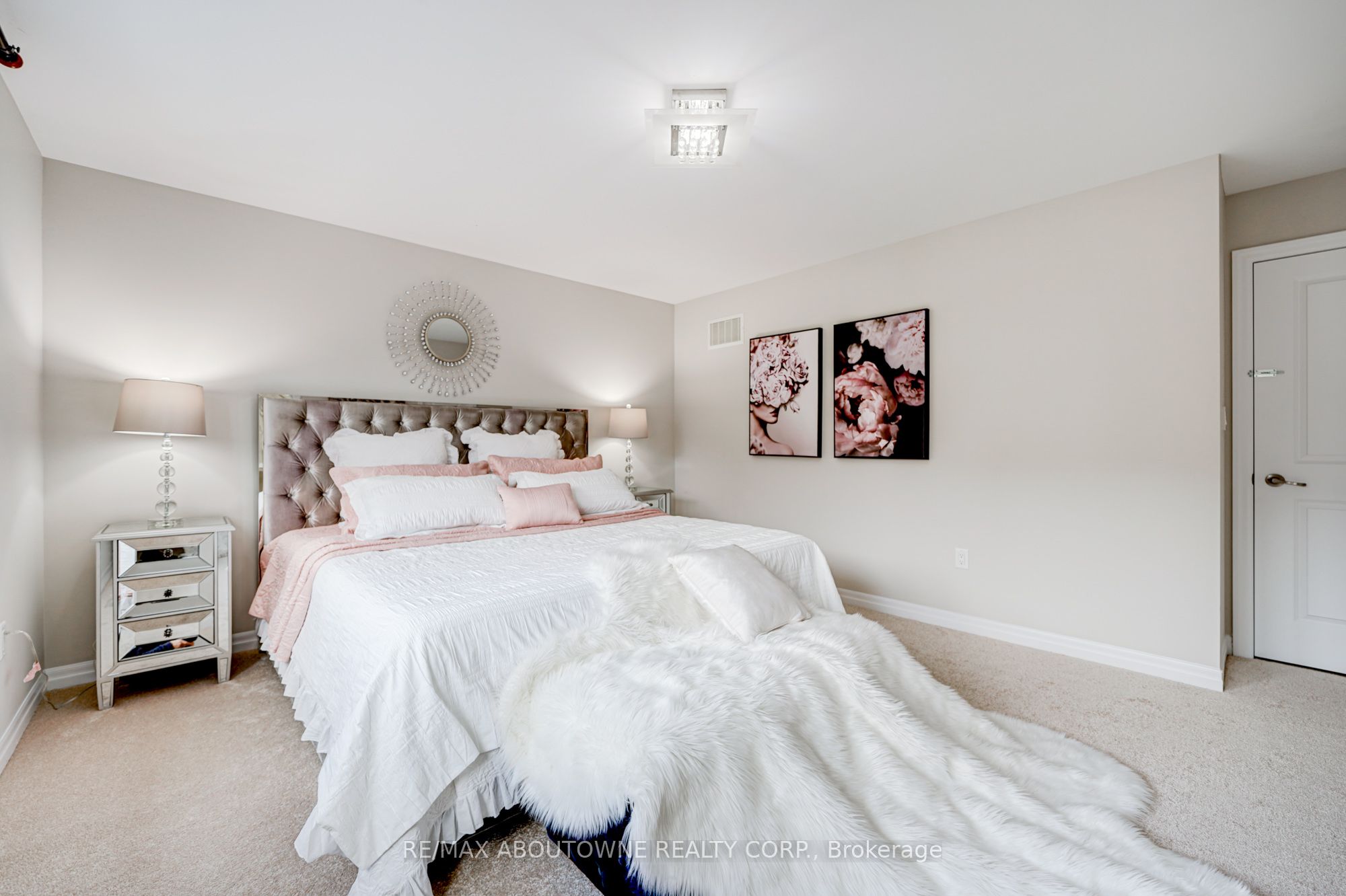 385 Dahlia Trail, Oakville ‣ W12521572 385 Dahlia Trail, Oakville ‣ W12521572