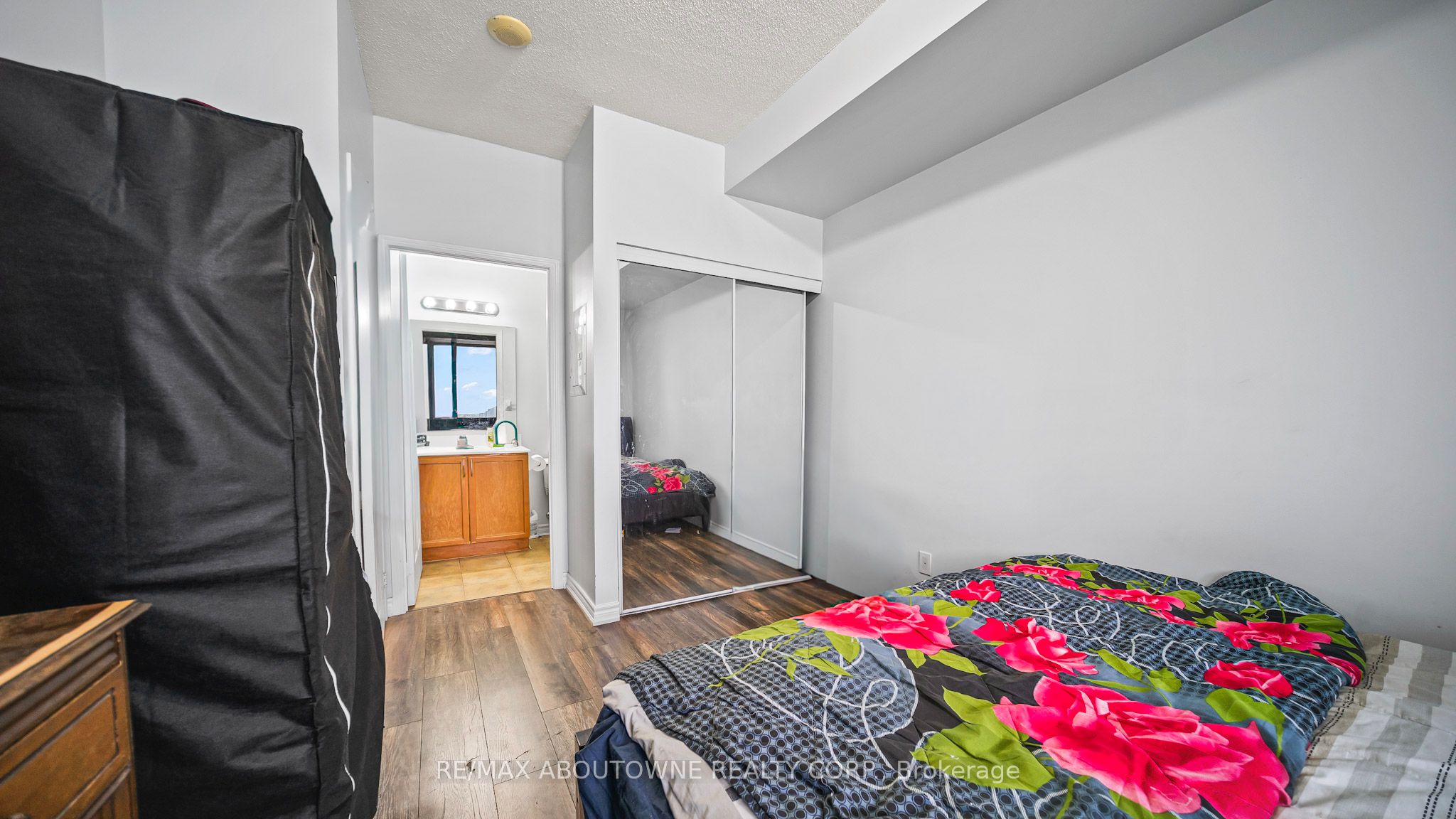 09 – 388 Prince of Wales Drive, Mississauga ‣ W12522336 09 – 388 Prince of Wales Drive, Mississauga ‣ W12522336