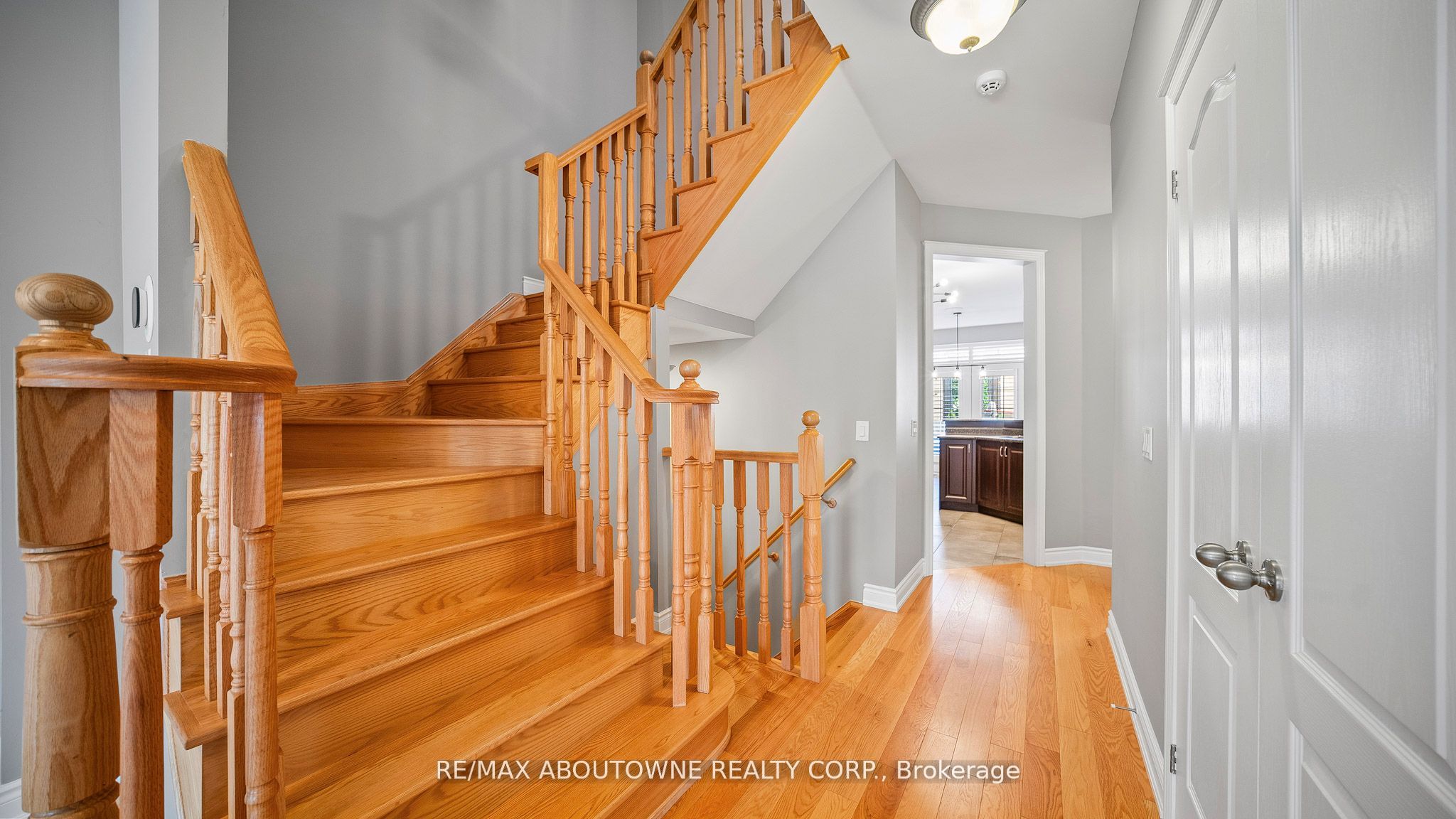 548 Terrace Way, Oakville ‣ W12522796 548 Terrace Way, Oakville ‣ W12522796