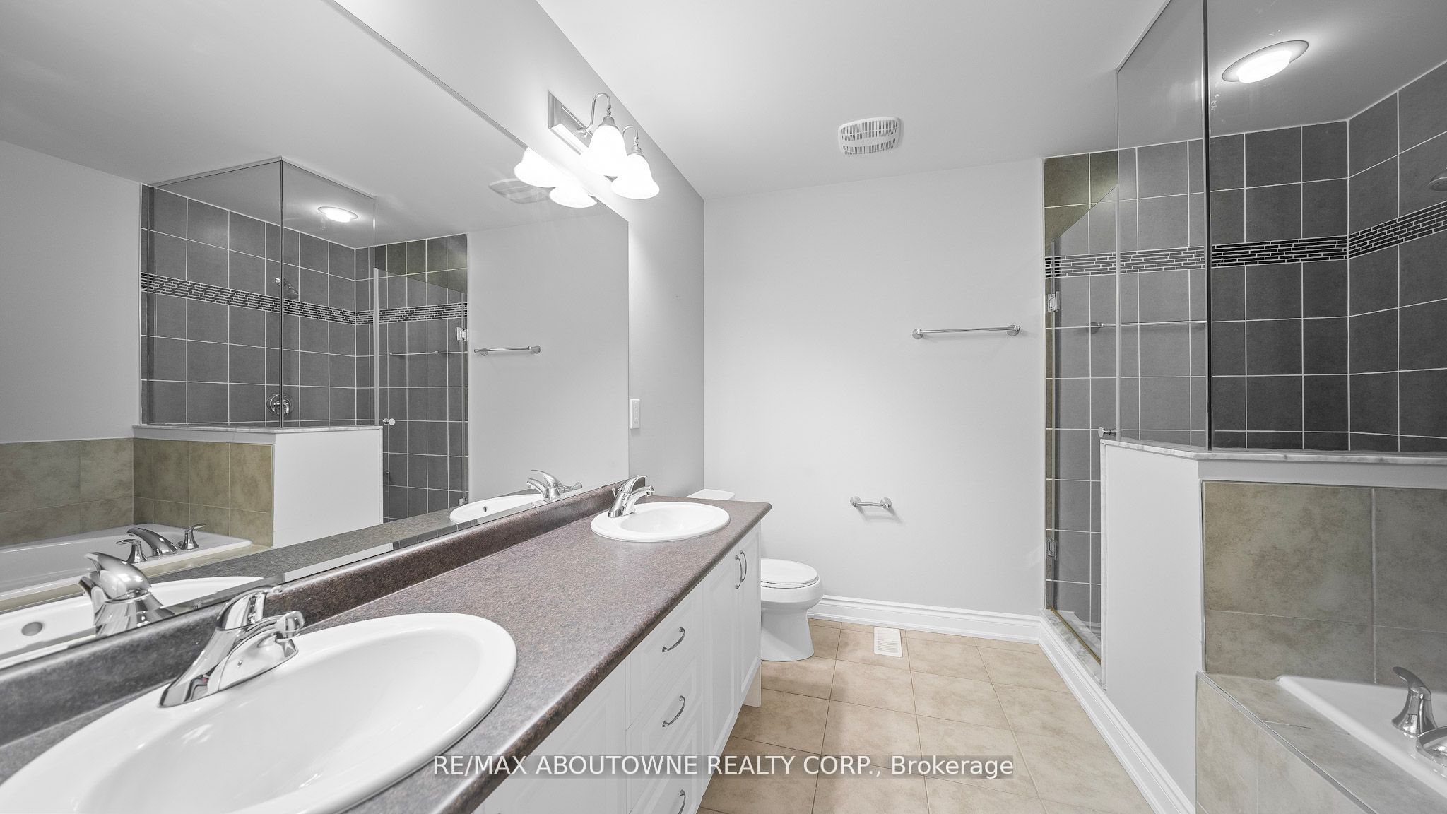 548 Terrace Way, Oakville ‣ W12522796 548 Terrace Way, Oakville ‣ W12522796