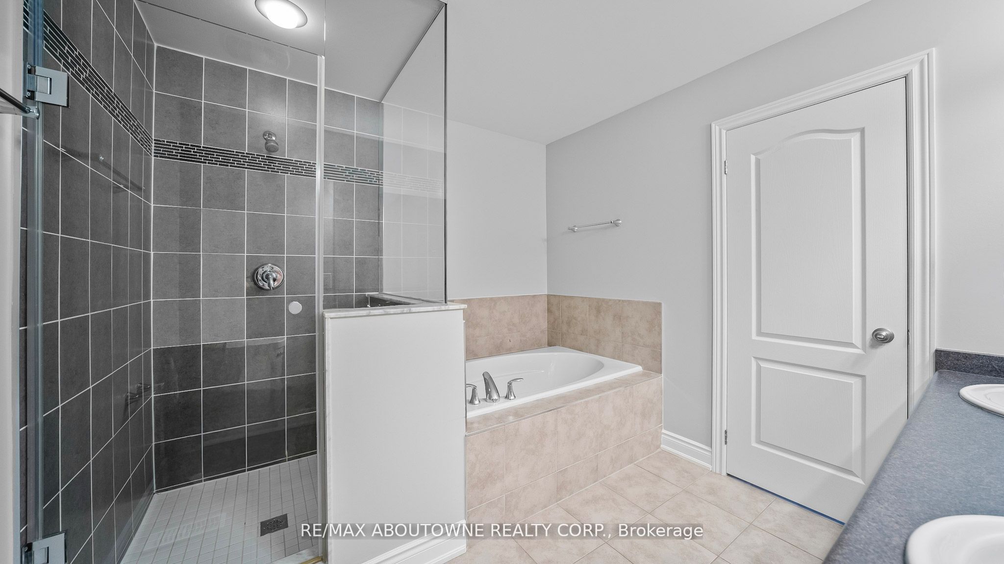 548 Terrace Way, Oakville ‣ W12522796 548 Terrace Way, Oakville ‣ W12522796