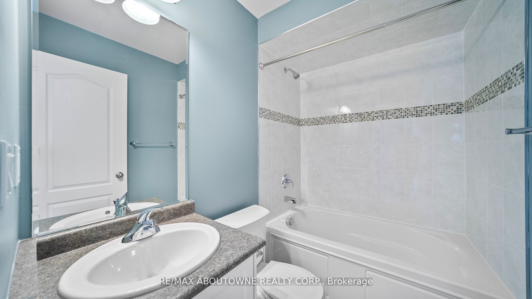 548 Terrace Way, Oakville ‣ W12522796 548 Terrace Way, Oakville ‣ W12522796