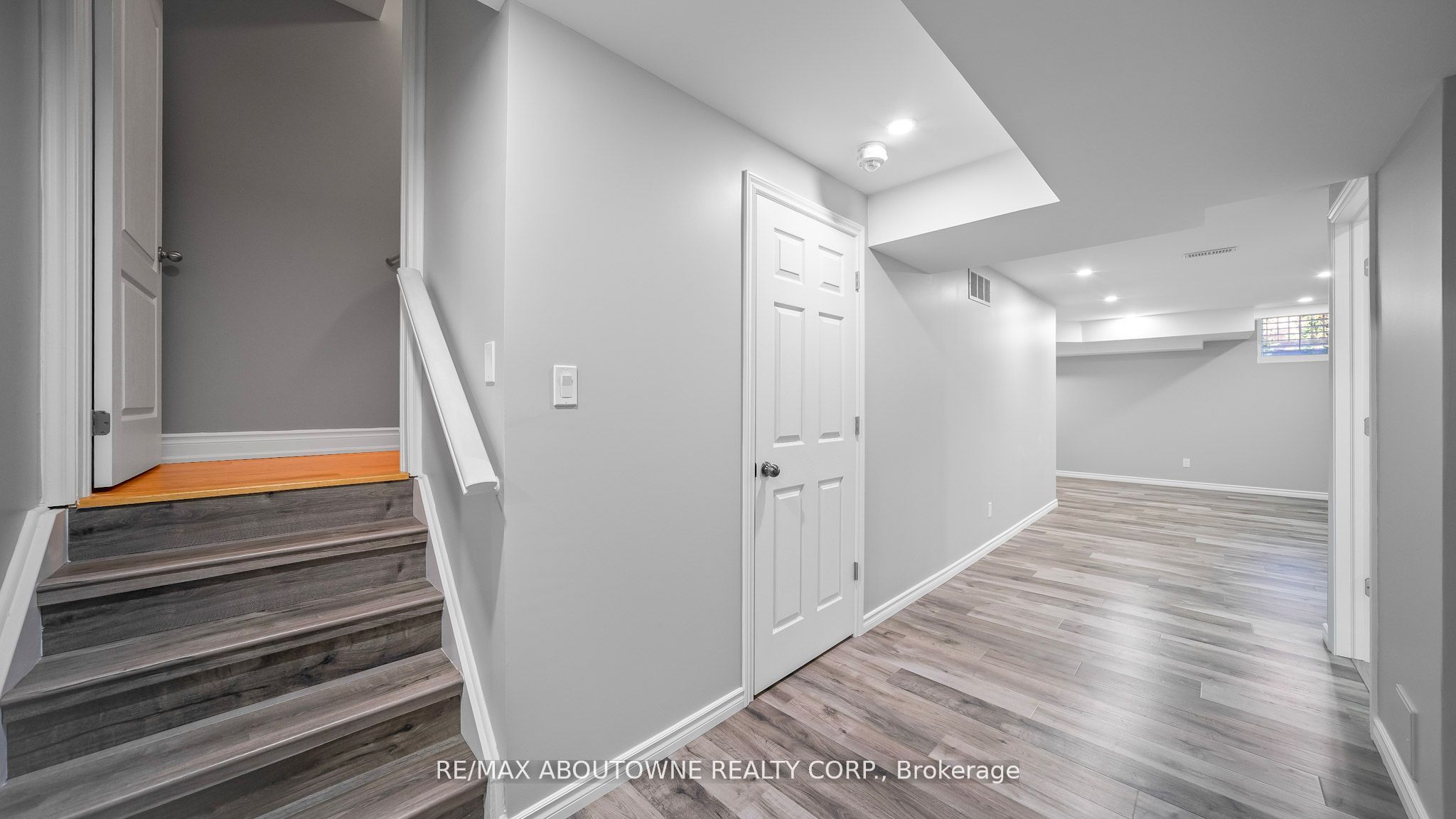 548 Terrace Way, Oakville ‣ W12522796 548 Terrace Way, Oakville ‣ W12522796