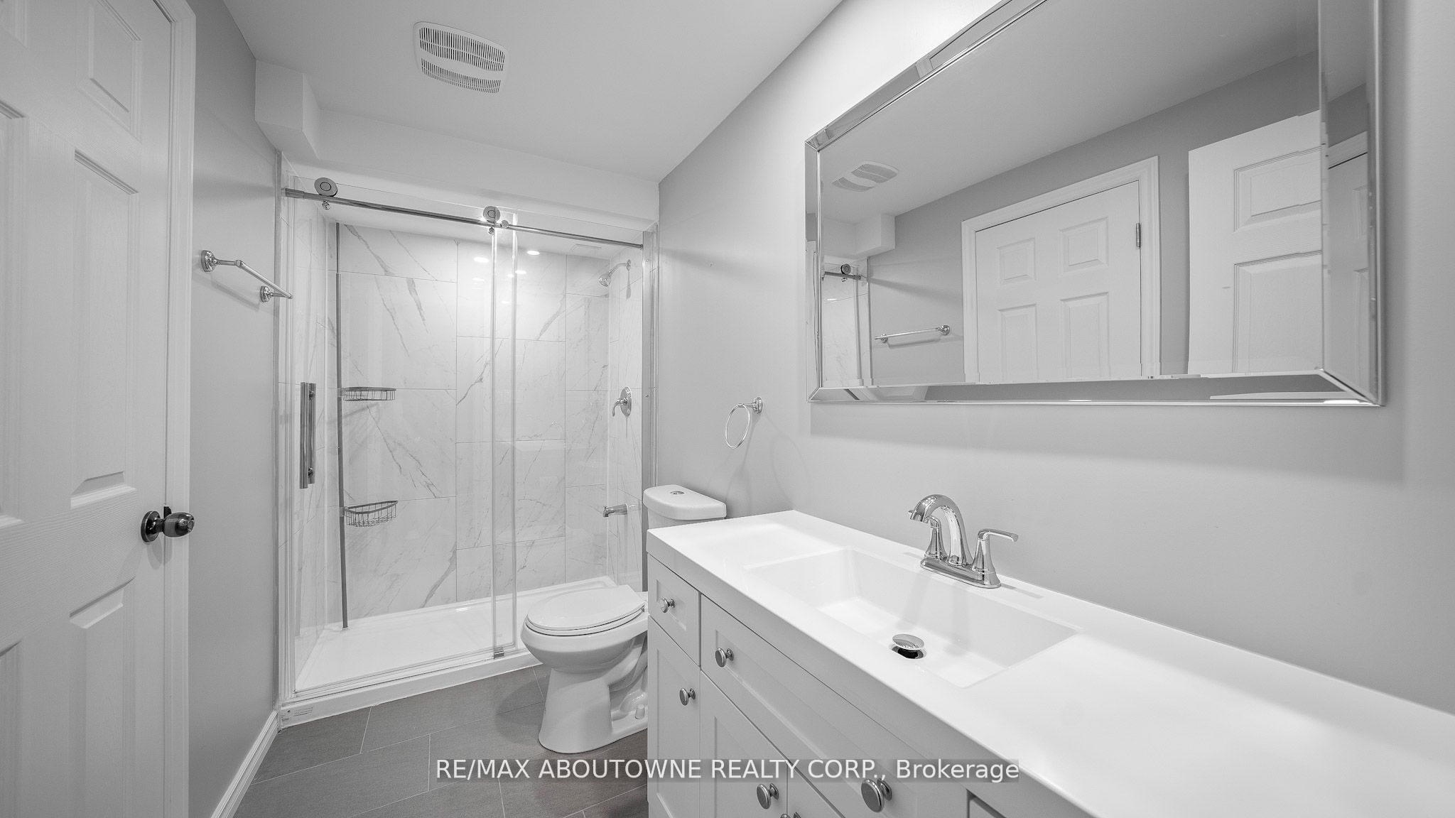 548 Terrace Way, Oakville ‣ W12522796 548 Terrace Way, Oakville ‣ W12522796