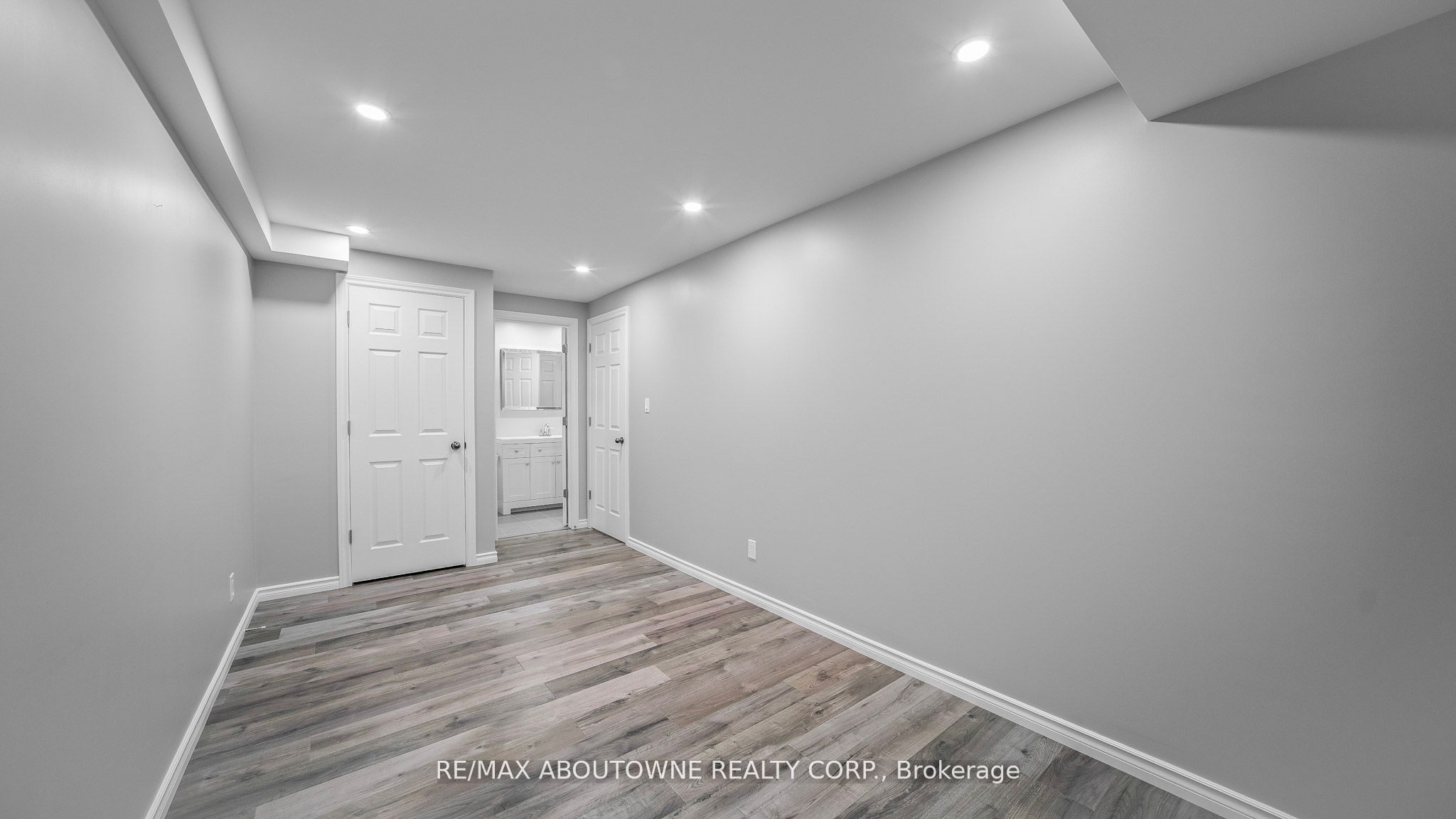 548 Terrace Way, Oakville ‣ W12522796 548 Terrace Way, Oakville ‣ W12522796