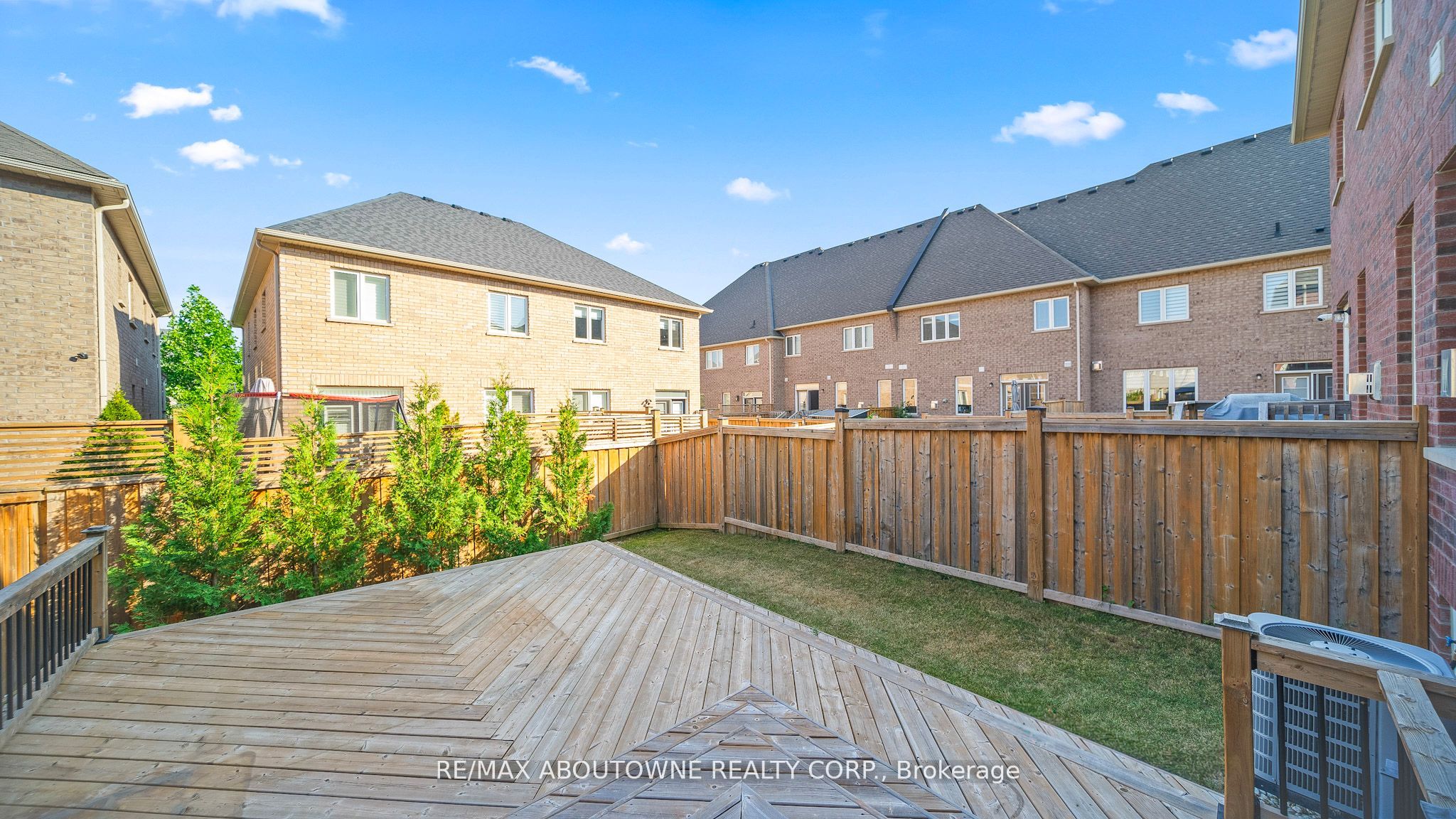 548 Terrace Way, Oakville ‣ W12522796 548 Terrace Way, Oakville ‣ W12522796