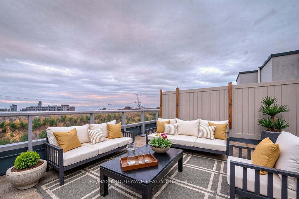 21 – 3078 Sixth Line, Oakville ‣ W12523142 21 – 3078 Sixth Line, Oakville ‣ W12523142