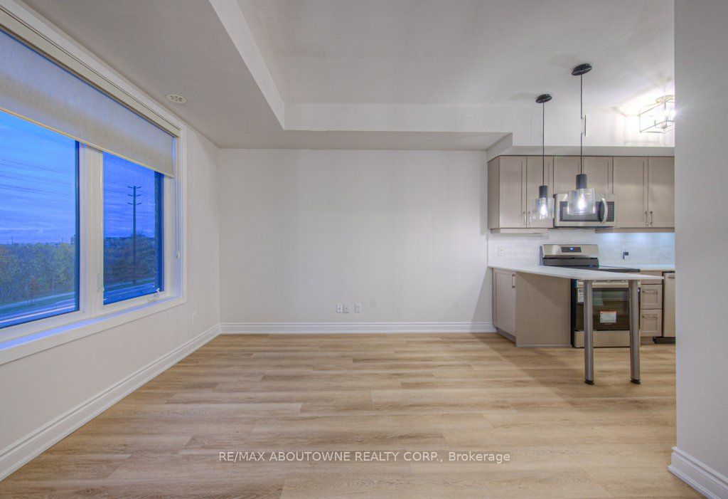 21 – 3078 Sixth Line, Oakville ‣ W12523142 21 – 3078 Sixth Line, Oakville ‣ W12523142