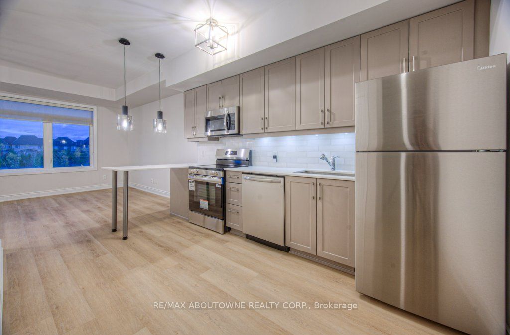 21 – 3078 Sixth Line, Oakville ‣ W12523142 21 – 3078 Sixth Line, Oakville ‣ W12523142