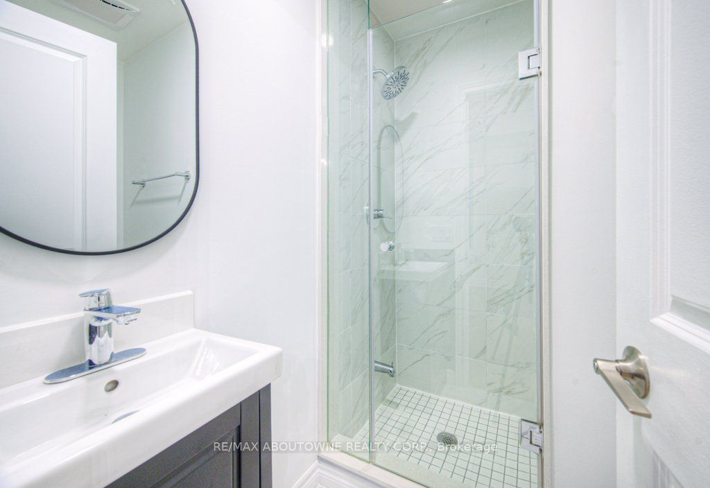 21 – 3078 Sixth Line, Oakville ‣ W12523142 21 – 3078 Sixth Line, Oakville ‣ W12523142