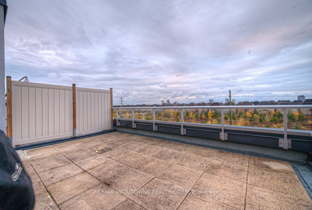 21 – 3078 Sixth Line, Oakville ‣ W12523142 21 – 3078 Sixth Line, Oakville ‣ W12523142