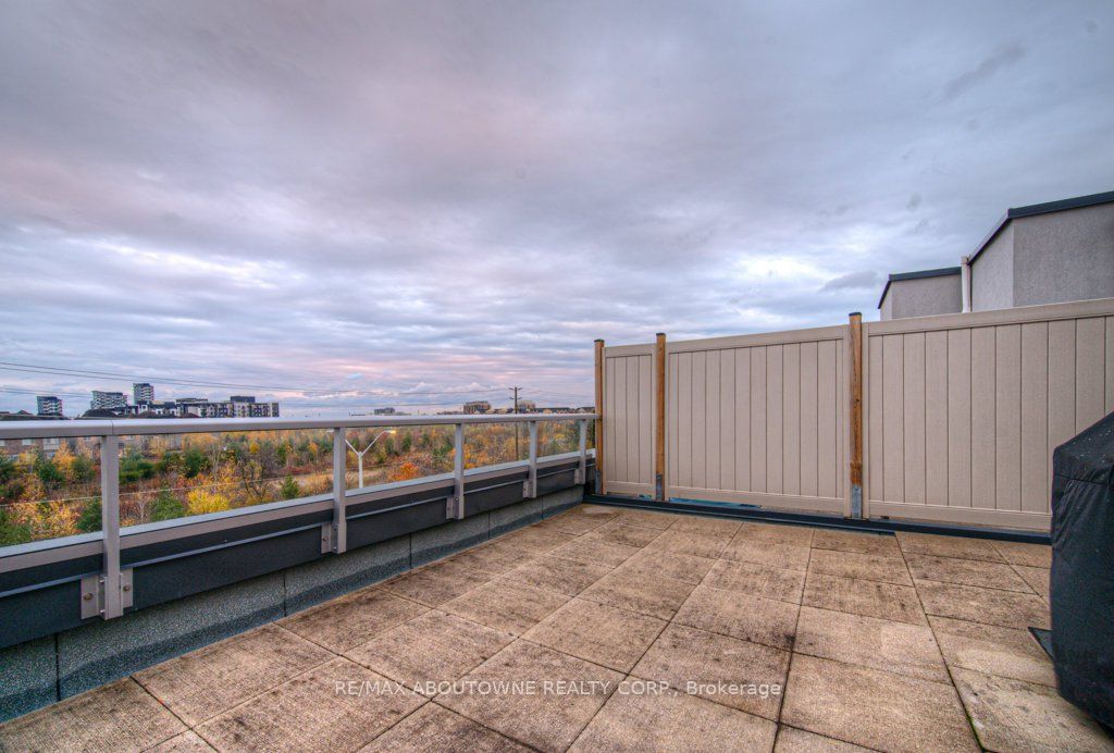 21 – 3078 Sixth Line, Oakville ‣ W12523142 21 – 3078 Sixth Line, Oakville ‣ W12523142