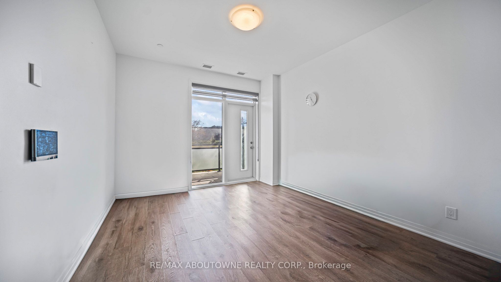 5 – 95 Dundas Street, Oakville ‣ W12529254 5 – 95 Dundas Street, Oakville ‣ W12529254