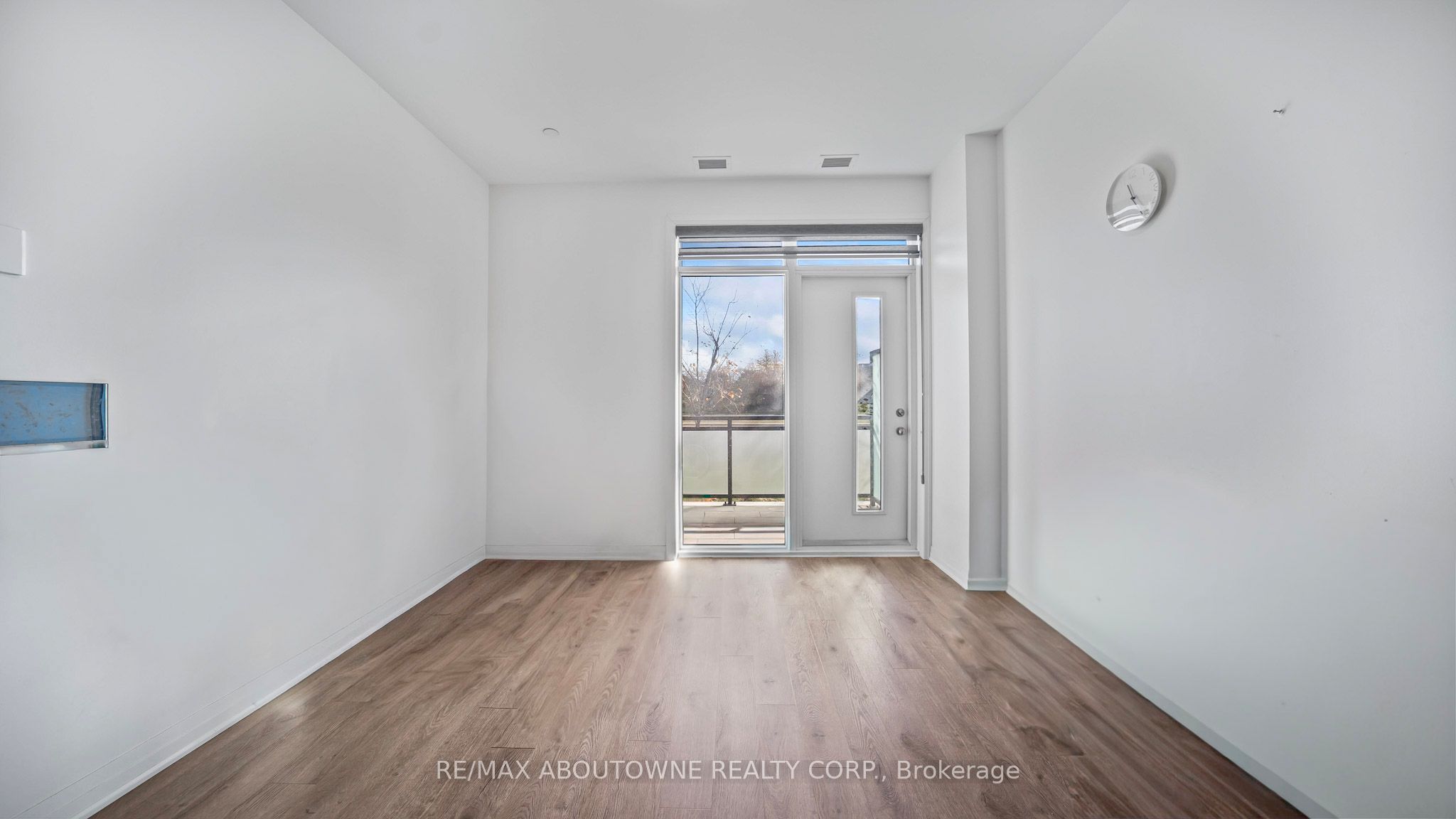 5 – 95 Dundas Street, Oakville ‣ W12529254 5 – 95 Dundas Street, Oakville ‣ W12529254