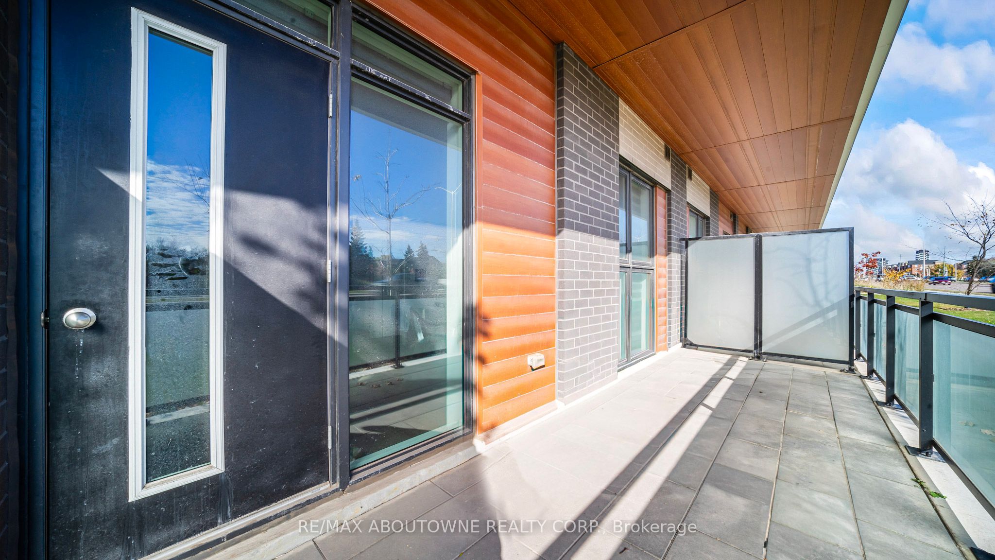 5 – 95 Dundas Street, Oakville ‣ W12529254 5 – 95 Dundas Street, Oakville ‣ W12529254