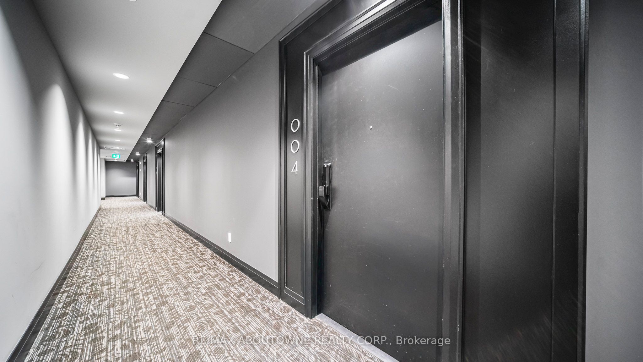 5 – 95 Dundas Street, Oakville ‣ W12529254 5 – 95 Dundas Street, Oakville ‣ W12529254