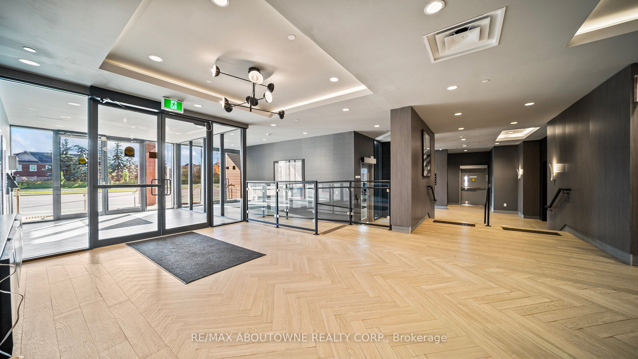 5 – 95 Dundas Street, Oakville ‣ W12529254 5 – 95 Dundas Street, Oakville ‣ W12529254