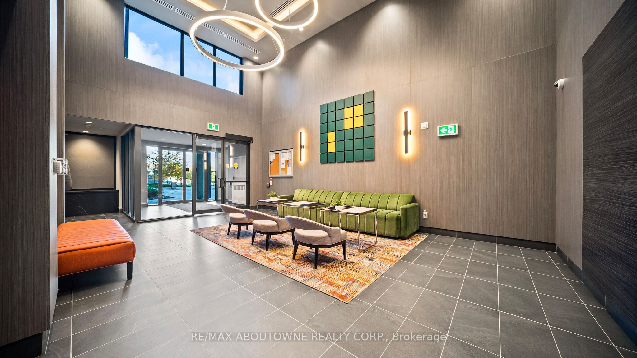 5 – 95 Dundas Street, Oakville ‣ W12529254 5 – 95 Dundas Street, Oakville ‣ W12529254